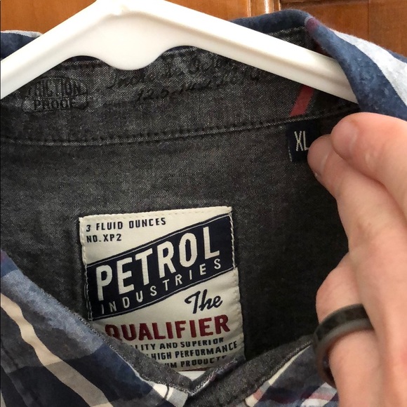 Men’s Button up - Picture 2 of 4